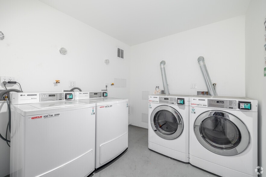 More Photos Of 300 W 60th St, Los Angeles Apartments For Sale