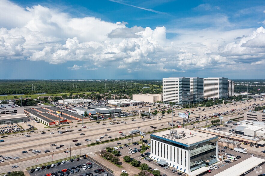 More Photos Of 11999 Katy Fwy, Houston Office For Lease