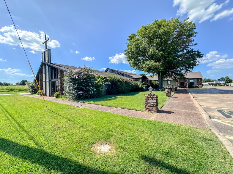 More Photos Of 2833 W Main St, Jenks Religious Facility For Sale