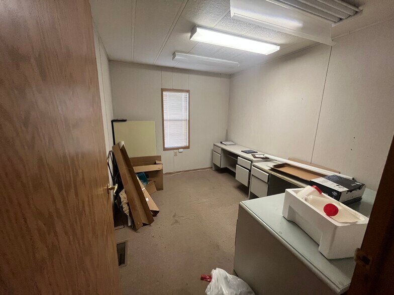 More Photos Of 2404 U St, Bedford Industrial For Sale