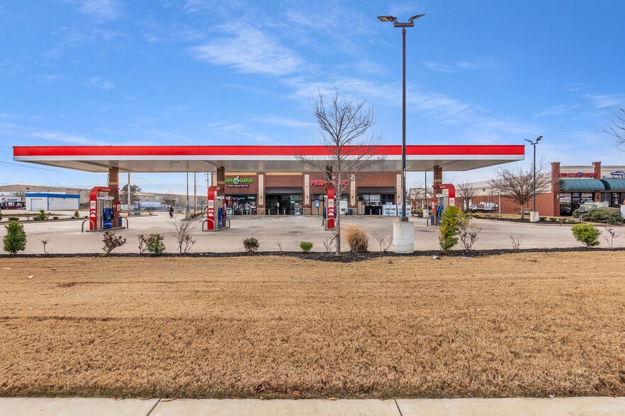 More Photos Of 7641 Hacks Cross Rd, Olive Branch Service Station For Sale