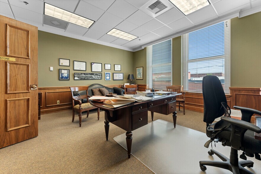 More Photos Of 526 2nd Ave SE, Cedar Rapids Office For Sale