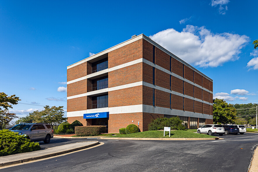 Primary Photo Of 1907 N Roan St, Johnson City Bank For Lease