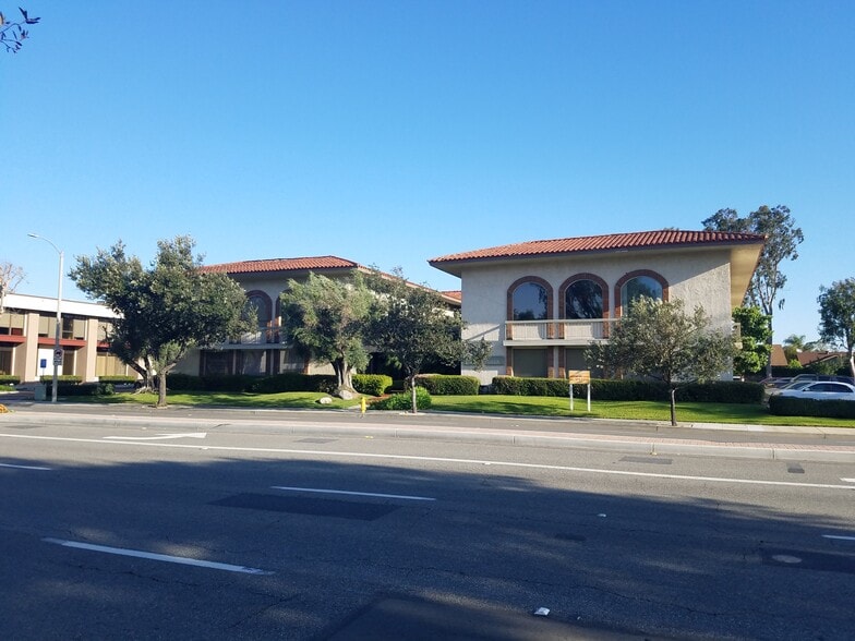 More Photos Of 17621 Irvine Blvd, Tustin Medical For Lease