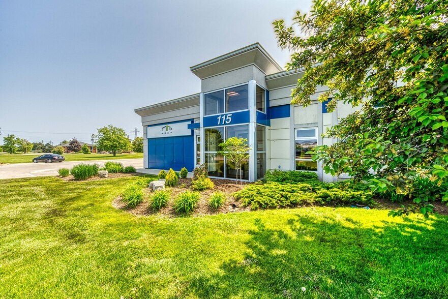 More Photos Of 115 South Service Rd, Grimsby Industrial For Sale