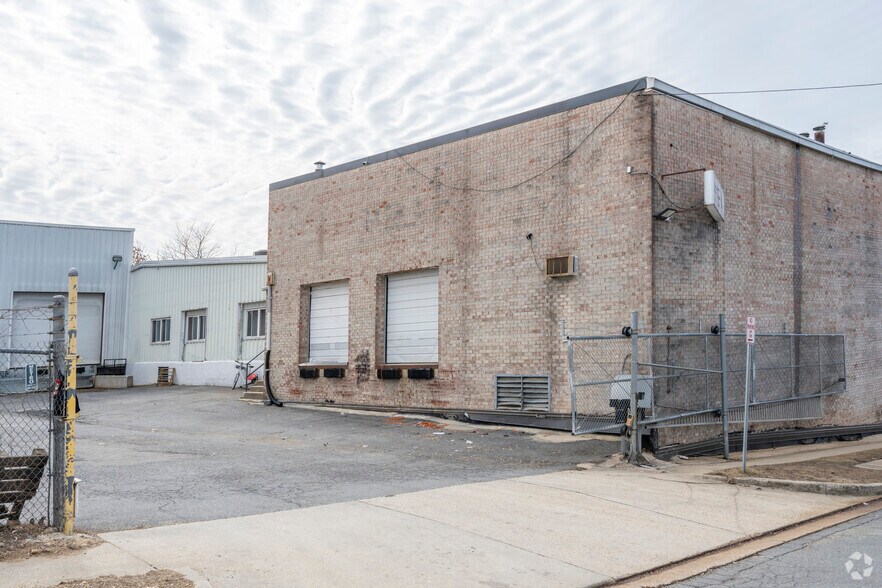 More Photos Of 5225 Kilmer Pl, Hyattsville Warehouse For Sale
