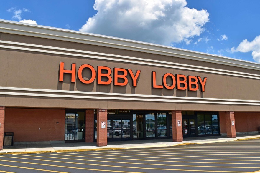 More Photos Of 100 Spalding Square, Griffin Unknown For Lease