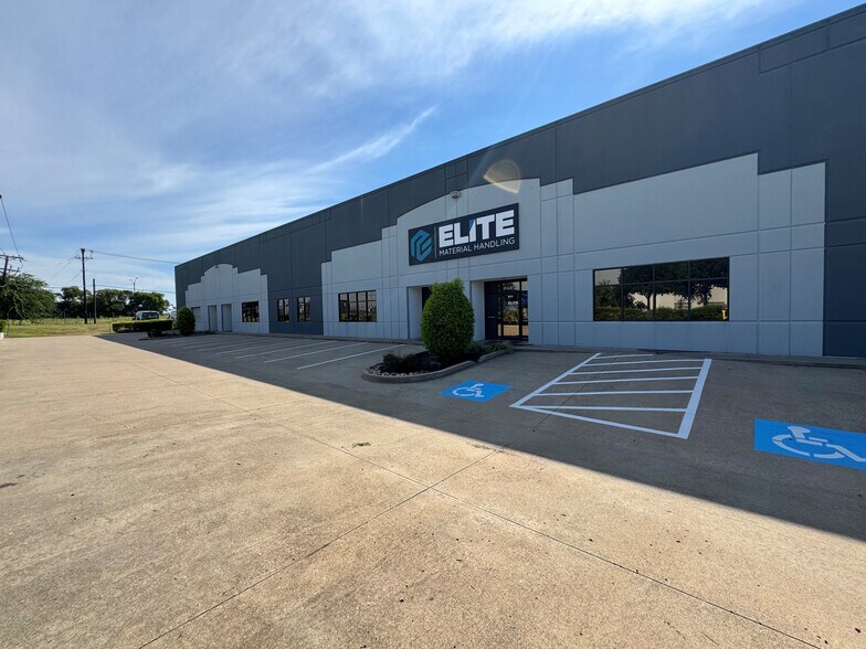 More Photos Of 900 Port America Pl, Grapevine Distribution For Lease