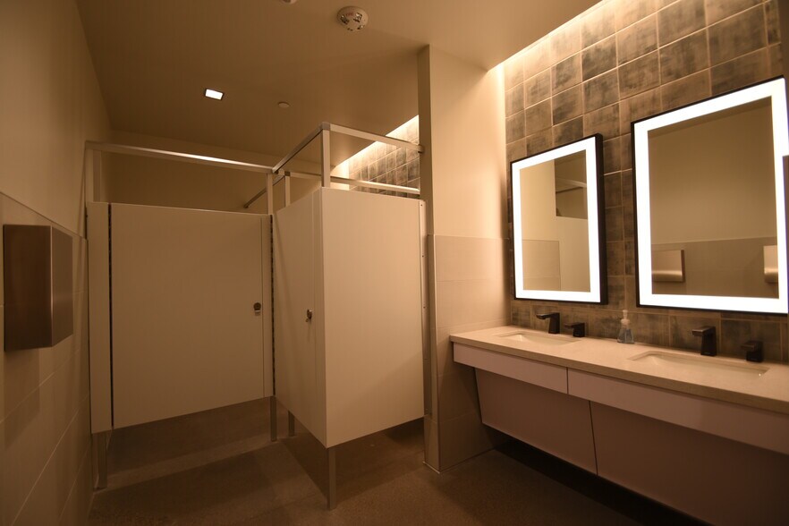 More Photos Of 5651 38th St S, Fargo Office For Lease