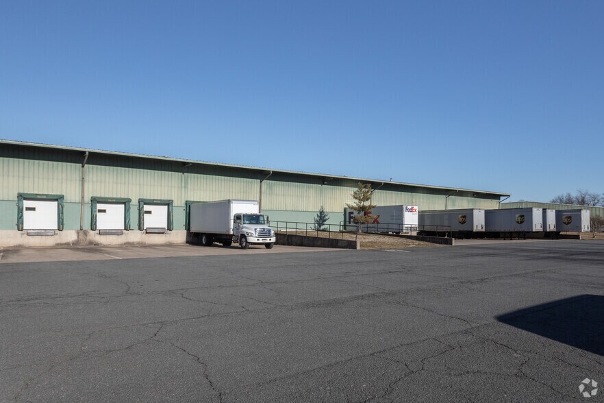 More Photos Of 7350-7380 Gallerher Rd, Gainesville Unknown For Lease