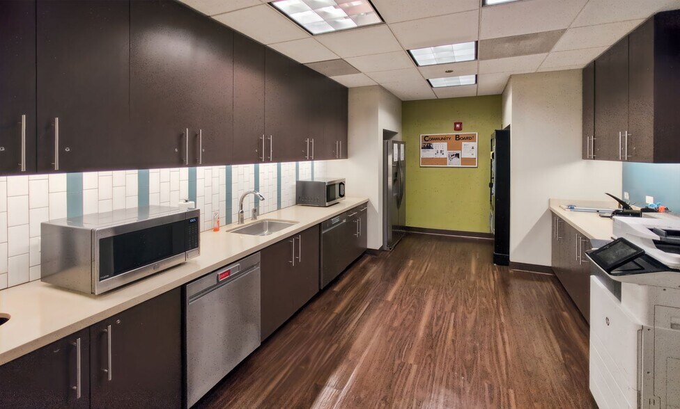 More Photos Of 10 S Riverside Plz, Chicago Office For Lease