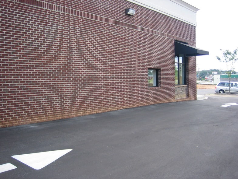 More Photos Of 15 Pelham Rd, Greenville General Retail For Lease