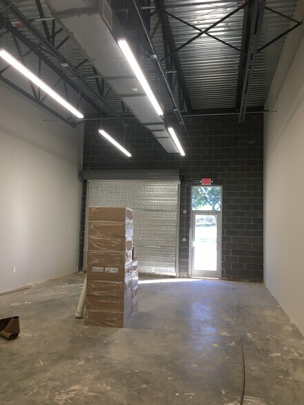 More Photos Of 2519 N Frazier Rd, Conroe Light Distribution For Sale