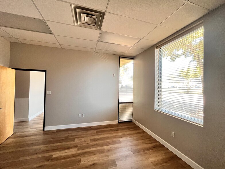 More Photos Of 21732 Provincial Blvd, Katy Service For Sale