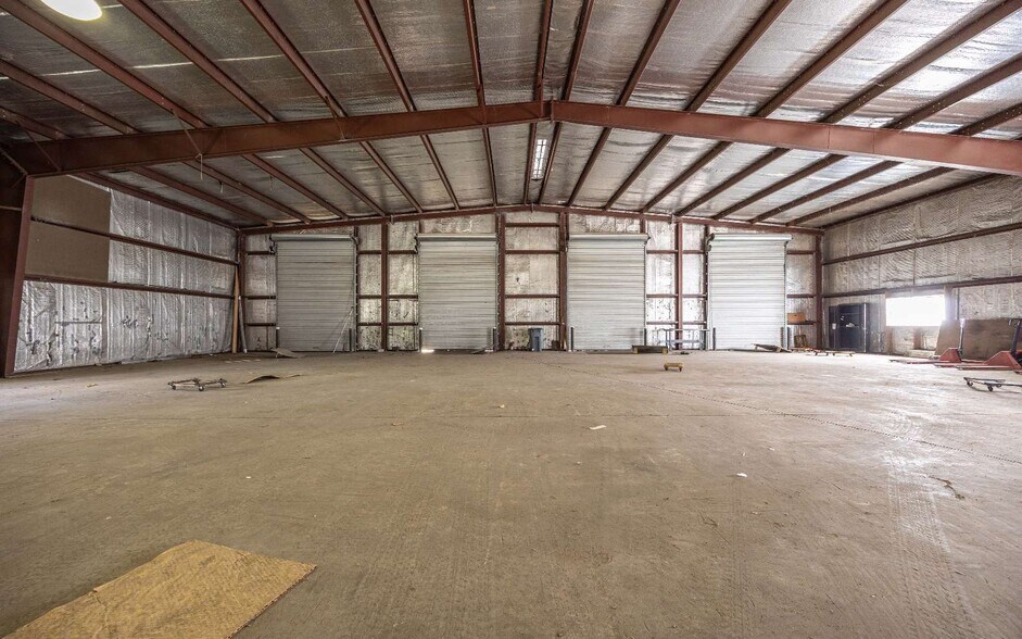 More Photos Of 6101 County Road 136, Live Oak Warehouse For Lease