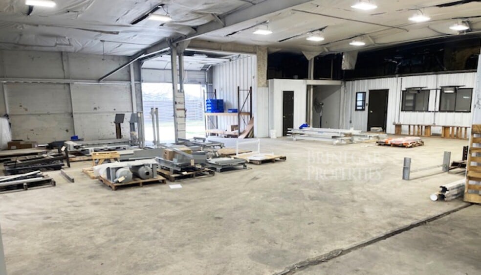 More Photos Of 4804 N Main St, Taylor Warehouse For Lease