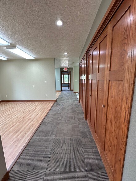 More Photos Of 820 W Summit St, Winterset Medical For Sale