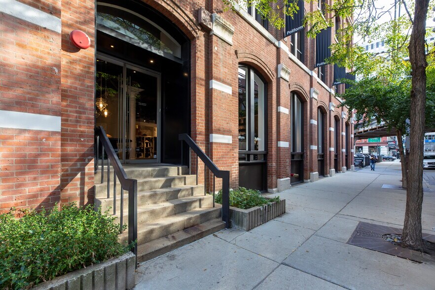 More Photos Of 225 W Illinois St, Chicago Loft Creative Space For Lease