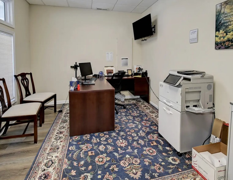 More Photos Of 521 N 26th St, Louisville Office For Sale