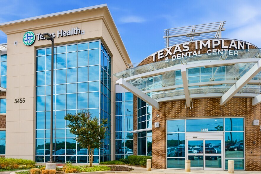 More Photos Of 3455 Locke Ave, Fort Worth Medical For Lease