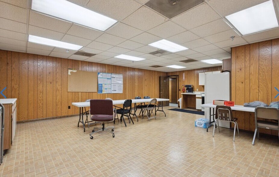 More Photos Of 1551 S Wilcox Dr, Kingsport Distribution For Lease