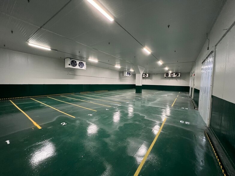 More Photos Of 1937-2035 E Vernon Ave, Vernon Refrigeration Cold Storage For Sale