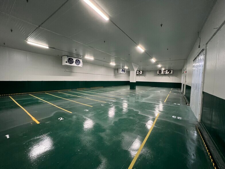 More Photos Of 1937-2035 E Vernon Ave, Vernon Refrigeration Cold Storage For Lease