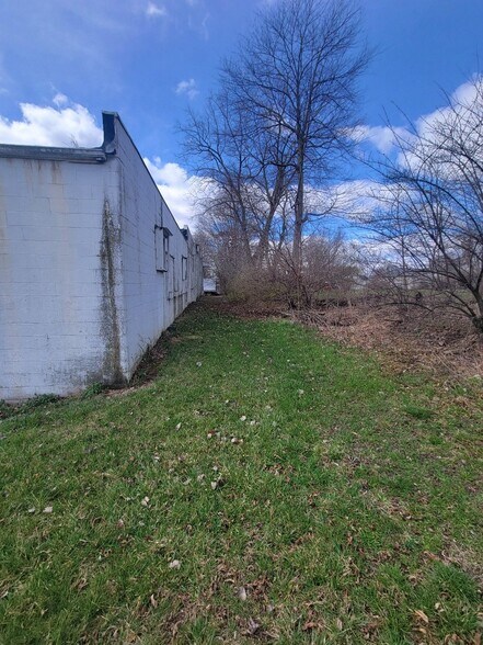 More Photos Of 800 W 17th St, Muncie Warehouse For Sale