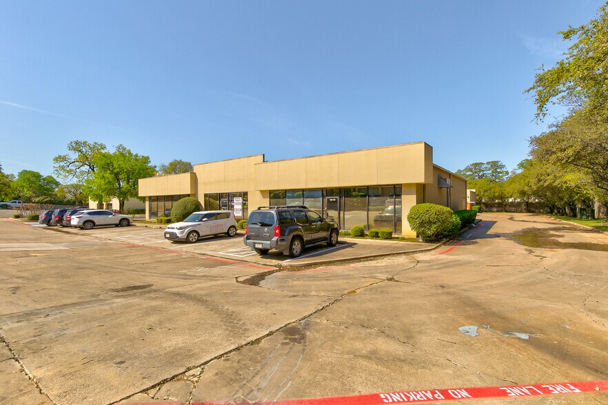 More Photos Of 807 Forest Ridge Dr, Bedford Loft Creative Space For Lease