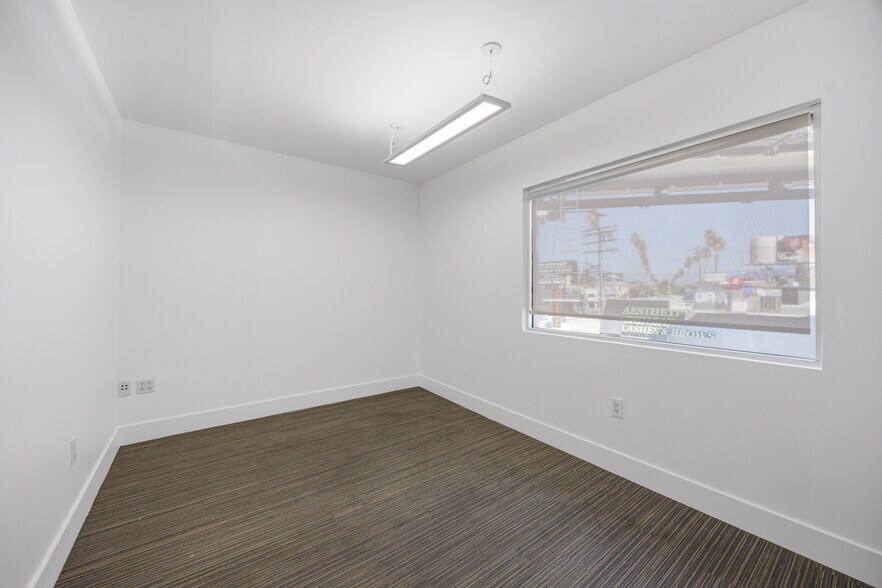More Photos Of 12532 Ventura Blvd, Studio City Medical For Sale