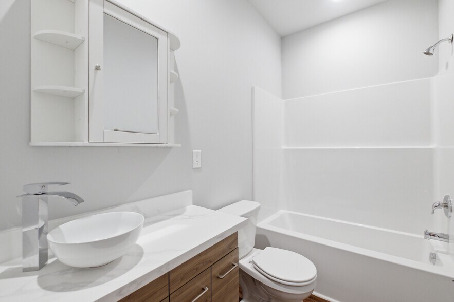 More Photos Of 1230 49th Ave, Sweet Home Multifamily For Sale