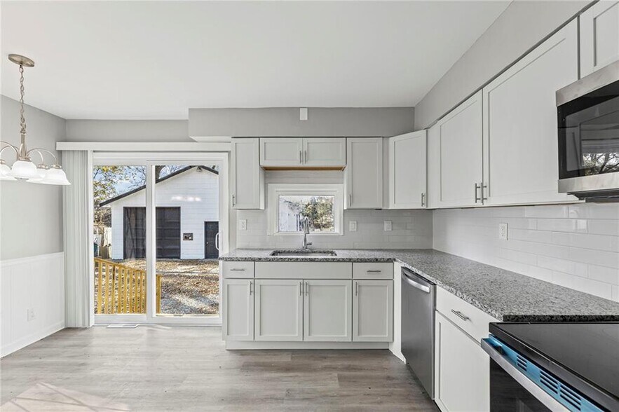 More Photos Of 13120 4th St, Grandview Industrial For Sale
