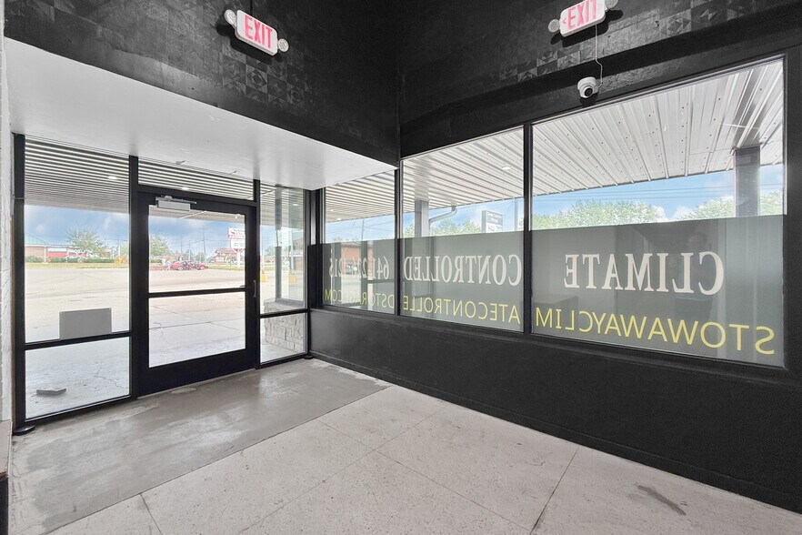 More Photos Of 1810 1st Ave E, Newton General Retail For Sale