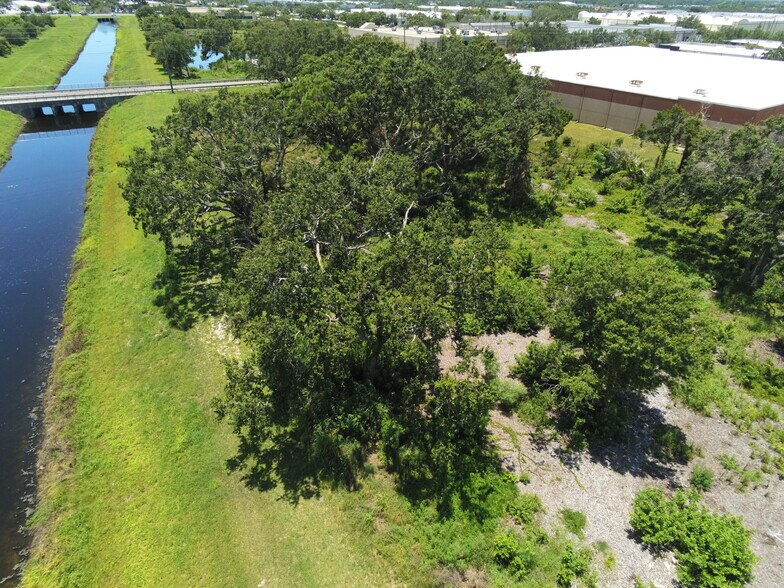 More Photos Of 7125 114th Ave, Largo Warehouse For Lease