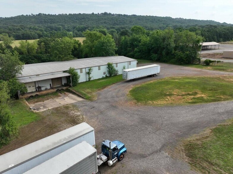 More Photos Of 40 Bradley Cove rd, Russellville Flex For Sale