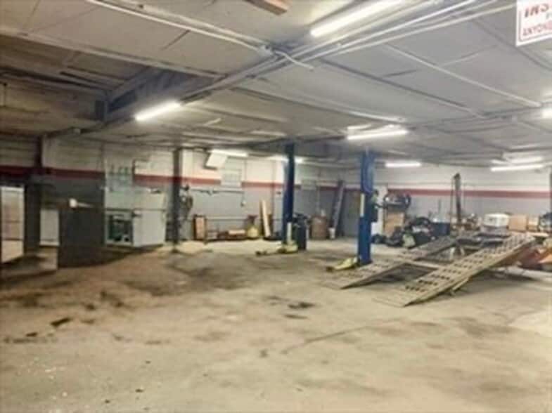 More Photos Of 99 Spring St, Fairhaven Auto Repair For Sale