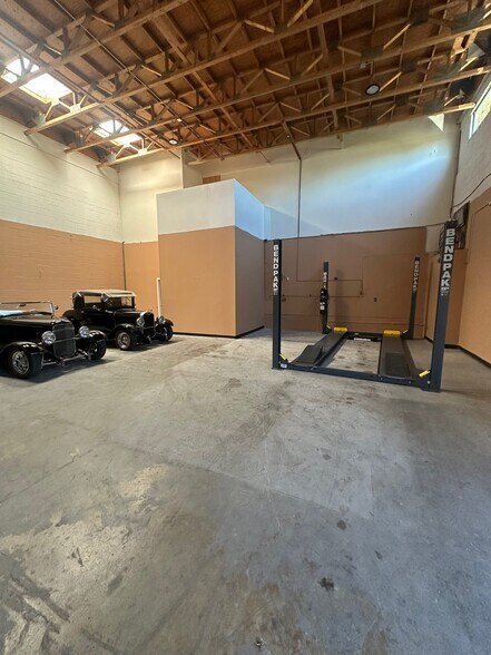 More Photos Of 1450 E Thompson Blvd, Ventura Freestanding For Lease