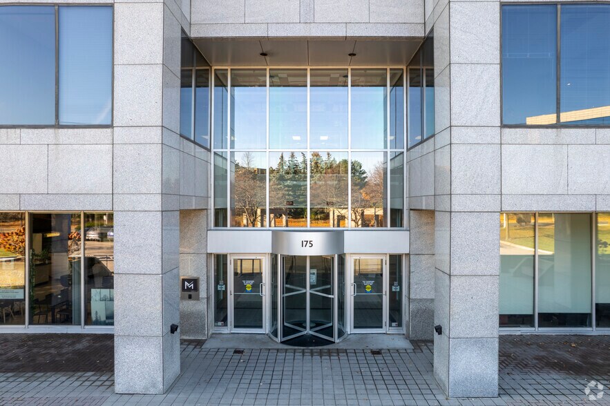 More Photos Of 175 Commerce Valley Dr W, Markham Office For Lease