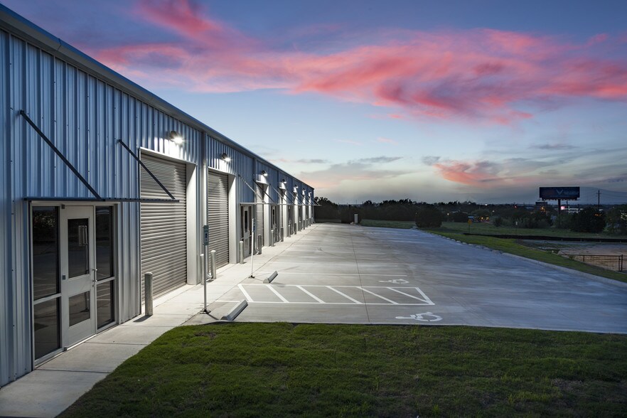 More Photos Of 121 CR 423, Spicewood Unknown For Lease