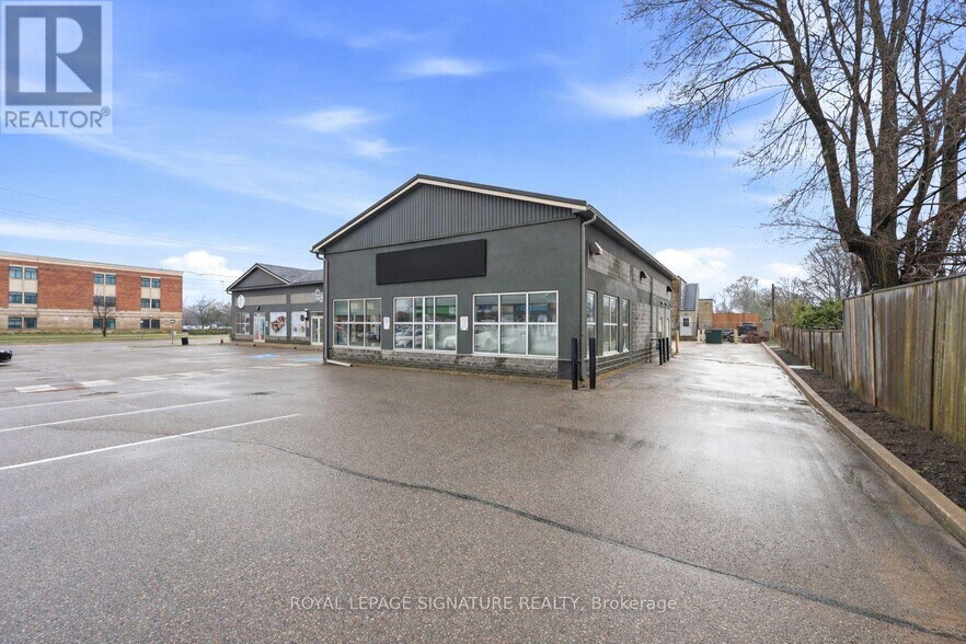 More Photos Of 158 Guelph St, Halton Hills Freestanding For Lease