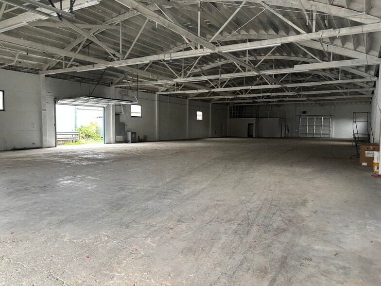 More Photos Of 6125 NE Portland Hwy, Portland Warehouse For Lease