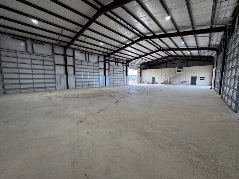 More Photos Of 772 County Road 429, Pleasanton Distribution For Lease