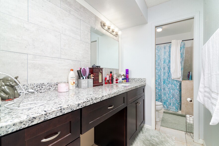 More Photos Of 528 W La Jolla Dr, Tempe Apartments For Sale
