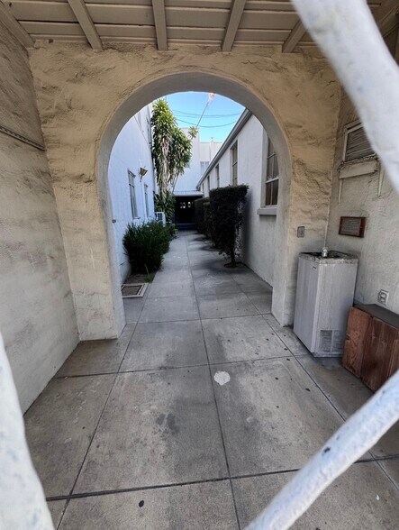More Photos Of 1209 E Garfield Ave, Glendale Schools For Lease