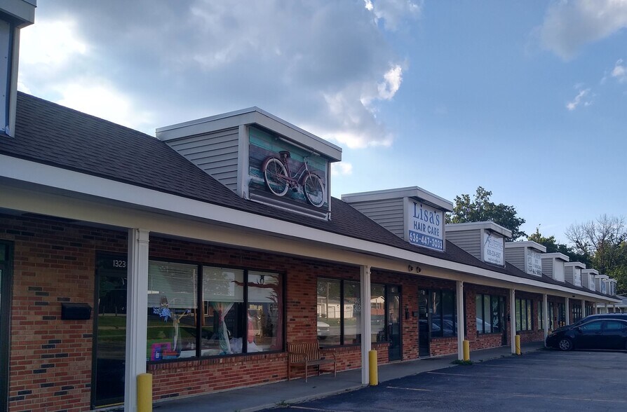 More Photos Of 1319-1339 Caulks Hill Rd, Saint Charles General Retail For Sale