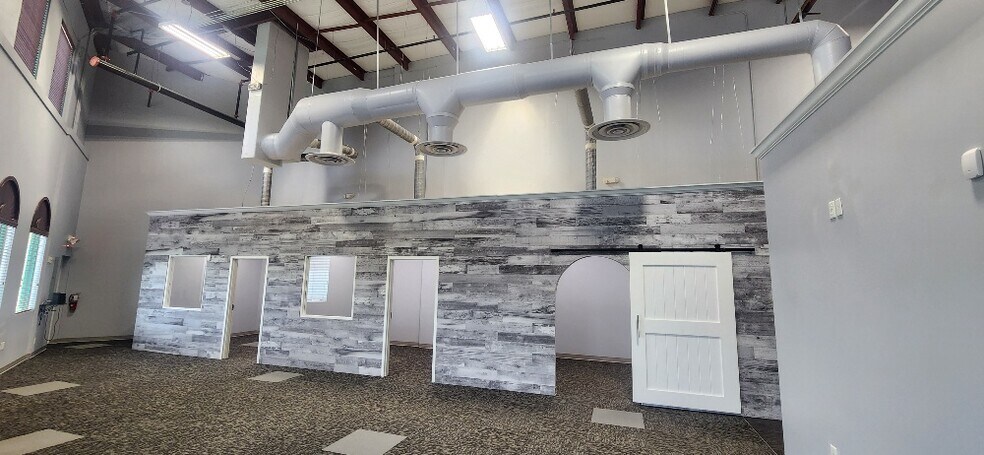 More Photos Of 6881 Kingspointe Pky, Orlando Flex For Lease