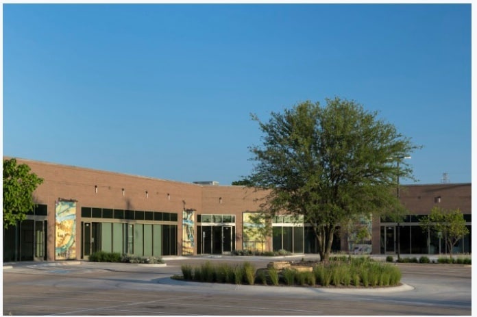 More Photos Of 2025 Irving Blvd, Dallas Showroom For Lease