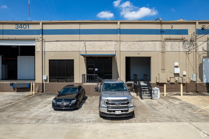 More Photos Of 3401 Navigation Blvd, Houston Distribution For Lease