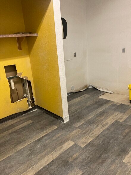 More Photos Of 1779 N Zaragosa Rd, El Paso Storefront For Sale