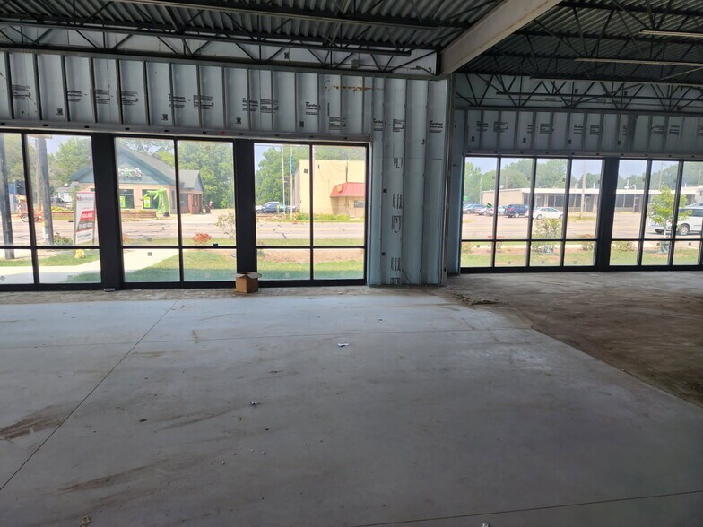 More Photos Of 4233-4239 W Saginaw Hwy, Lansing Freestanding For Lease